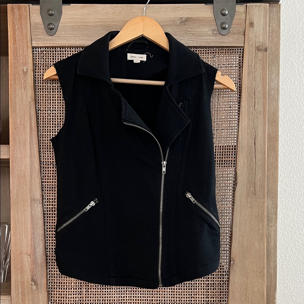 Nordstrom Rack Silence + Noise Black Zip-Up Vest